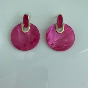 💖💖Kendra Scott Didi earrings in Azalea Illusion.